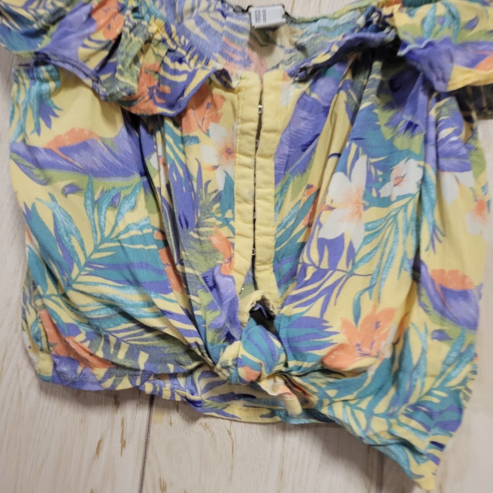 FOREVER 21 Tropical Floral Ruffle Off Shoulder Cropped Top M - Picture 2 of 6